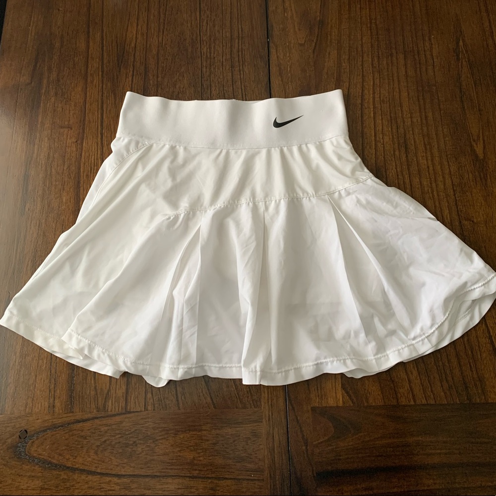 White Nike pleated tennis skirt